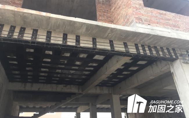 在房屋加固時，碳纖維加固和粘鋼加固應該如何選擇?