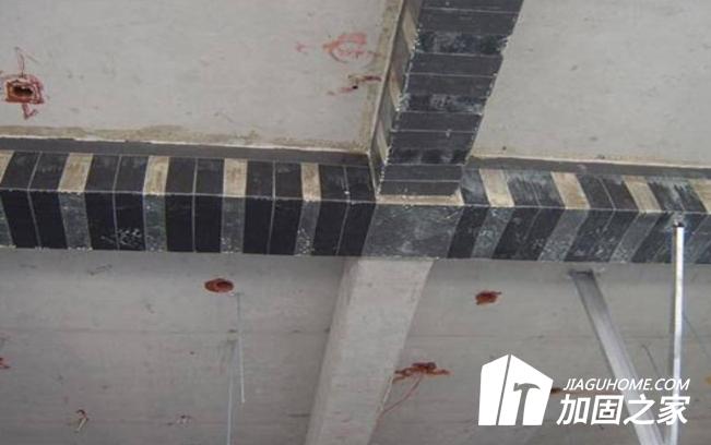 在結(jié)構(gòu)加固補(bǔ)強(qiáng)中，如何保證結(jié)構(gòu)穩(wěn)定的?