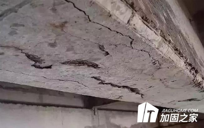 工業(yè)廠房出現(xiàn)結構裂縫，應該如何加固?