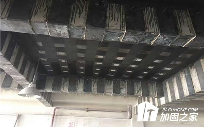 在房屋加固補強(qiáng)中，樓板承重怎樣加固?