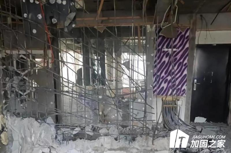 哈爾濱居民樓承重墻被砸，后果很嚴重